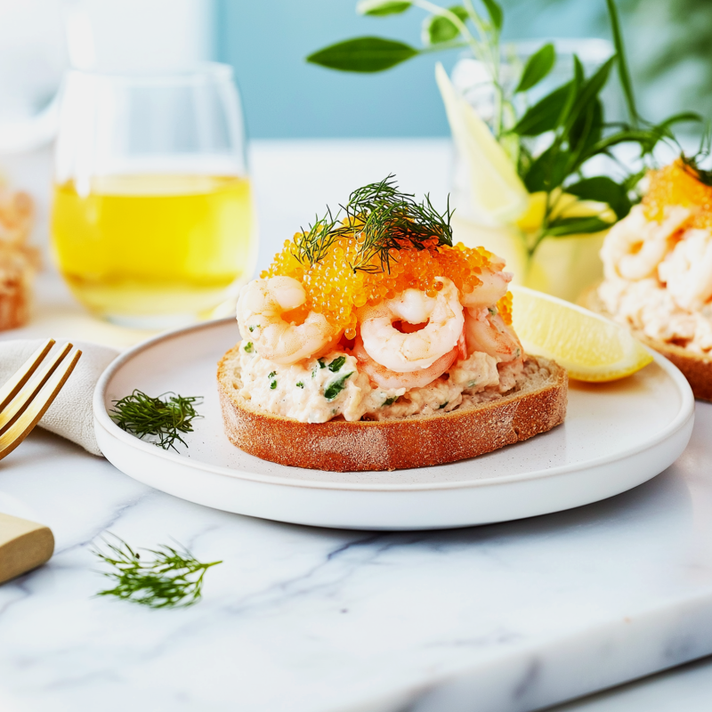 Ylellinen skagen-toast muikunmädillä
